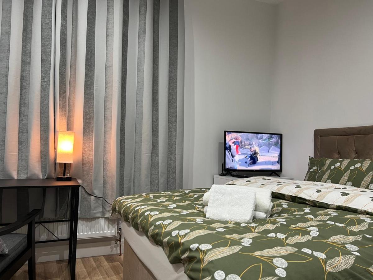 Park View Serviced Apartment - Next To Northolt Tube Station - Near Central London & Wembley Exterior foto